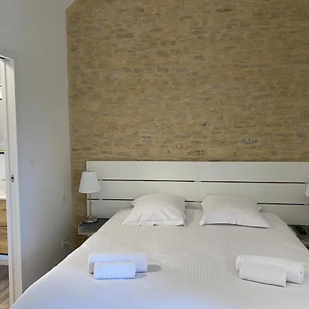 Domaine Des Pieris -studio, Et